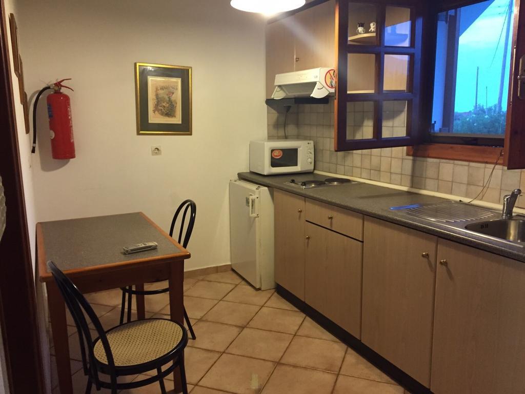 Terpsichore Apartments Kyparissia Quarto foto