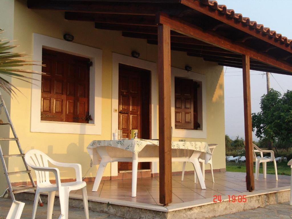 Terpsichore Apartments Kyparissia Exterior foto